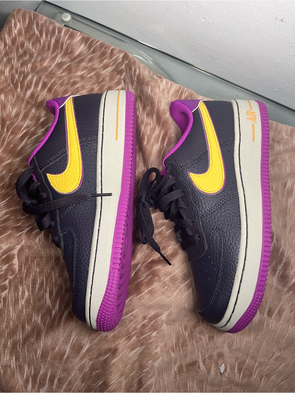 Nike Kids Low-Top Sneakers in Purple with Yellow Swoosh 5Y